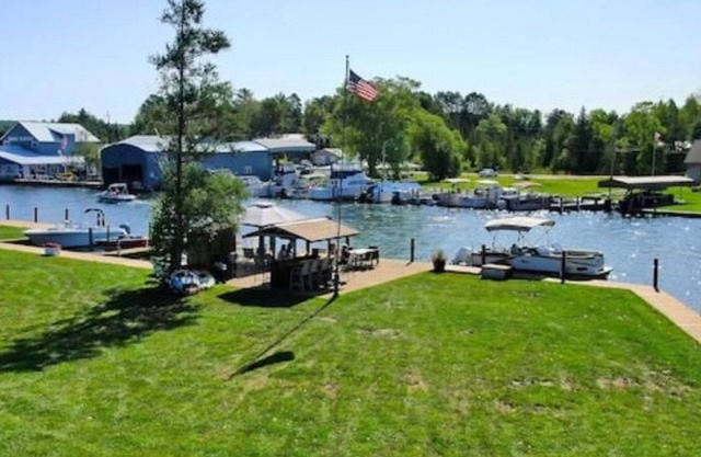 Classic 2BR Cabin Peaceful & Relaxing Stay