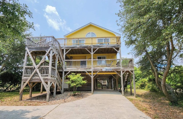 Classic 4 BR oceanside beach cottage in Duck w/Community Pool & Tennis