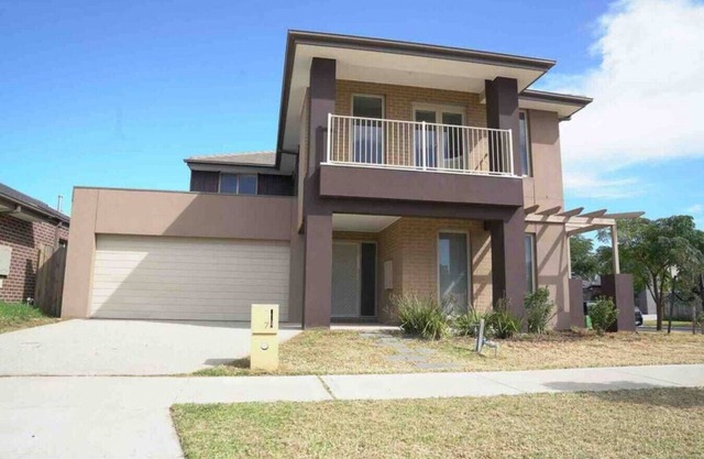 Classic 6brm Villa in Melbourne