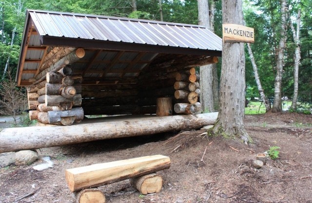 Clásico Adirondack Lean-a con ducha, pozo de fuego, muelle y la zona ribereña