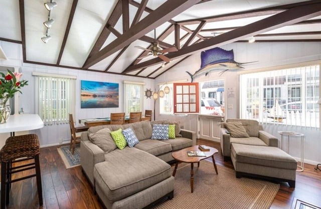 Classic Beach House 1 block off the Main Drag!
