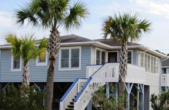 Classic Beachwalk Home w/ Huge Large Sun Deck; Easy Beach Access; Cable TV/WiFi
