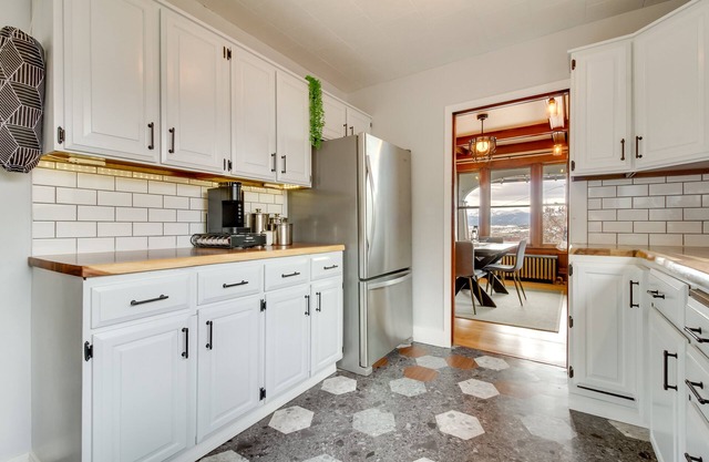 Classic Butte Vacation Rental w/ Mountain Views!