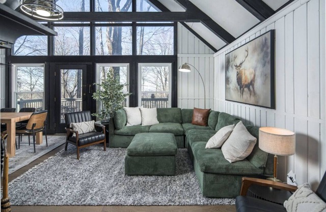 Just Renovated -Near Slopes-Hot Tub, Pet-Friendly