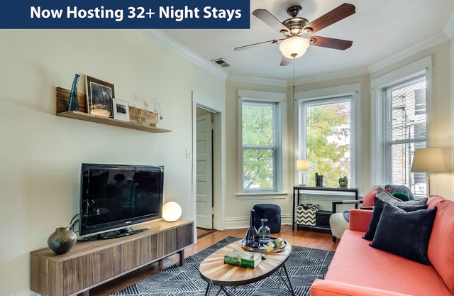 Classic Chicago Home in Roscoe Village - Antique Lovers Dream! by RedAwning
