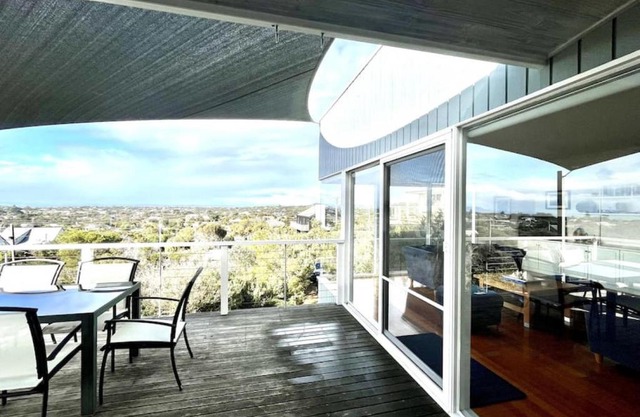 CLASSIC COASTAL ESCAPE Sensational Sea Views