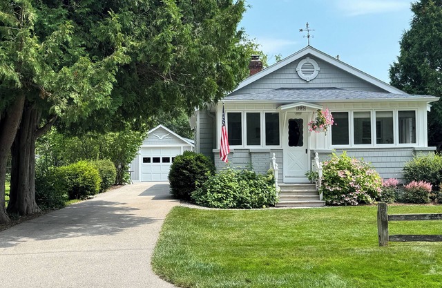 Classic Cottage in the Heart of Leland