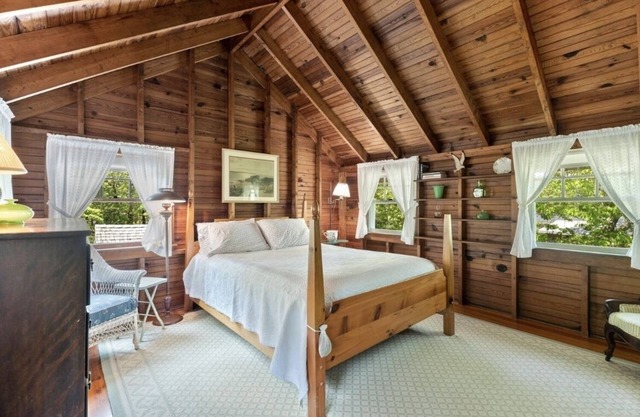 Classic East Chop Summer Cottage in Oak Bluffs on Martha's Vineyard with A/C