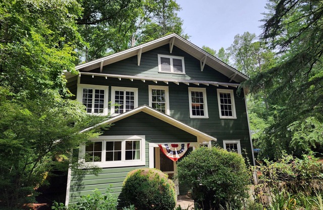 Nuevo listado - The Bend at Lake Rabun-Classic Lakemont Charm