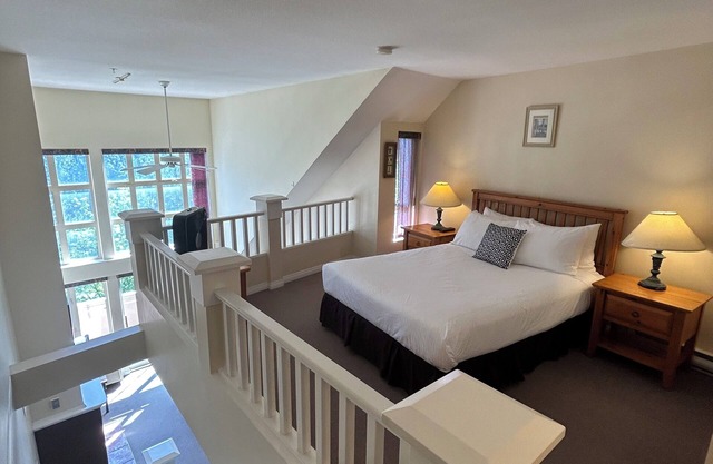 Classic Loft With Golf Course View - 309