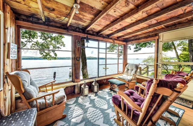 Classic Maine 3-bedroom steps from Great Pond, newly decorated, work or play!