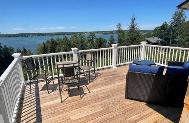 Classic Orr’s Island, Maine Cottage, sleeps 4, 1 Bath, Stunning ocean views. New Listing !!
