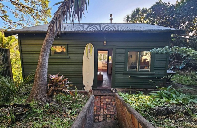 Classic Piha Bach - Seaview Road