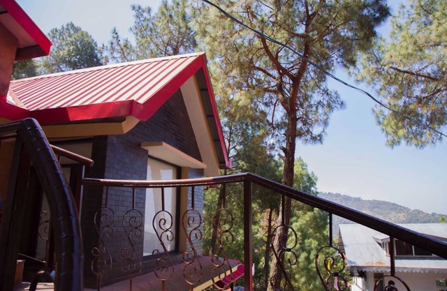 Classic Pine View Villa Kasauli
