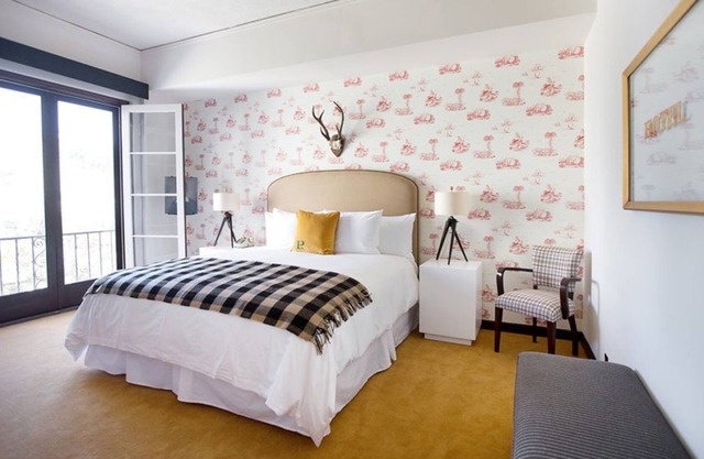 Classic Queen at Palihouse Santa Monica, Pets Are Welcome!