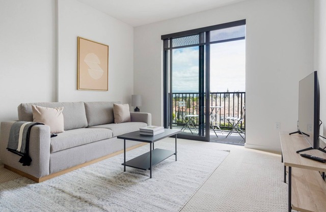Classic Santana Row 1BR w/ Gym & Pool, 10 mins to Google, by Blueground