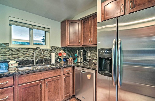 Classic Sarasota Home < 4 Mi to Public Beach