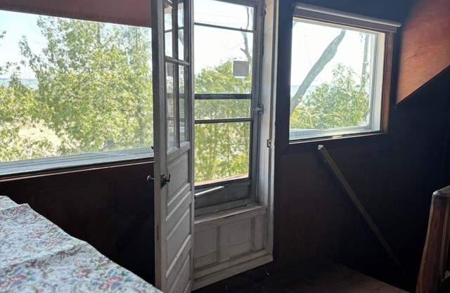 Classic Sauble Cottage- River directly behind, beach right across the street!!
