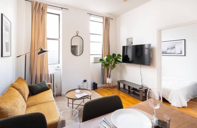 Classic Townhouse 1BD Park Slope, nr Prospect Park