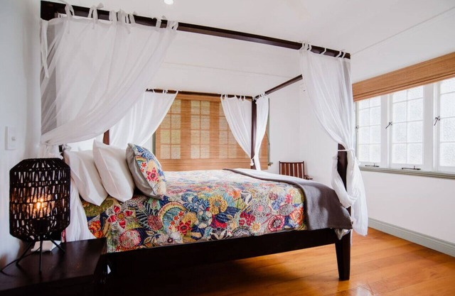 Classical King Bed Home @ Edge hill; 5km to Cairns
