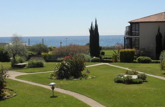 Apartamento clasificado 2 ** T2 frente al mar y la playa de Miramar - aparcamiento privado
