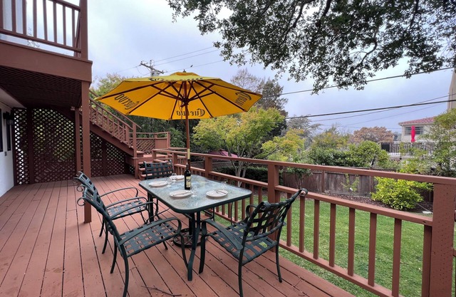 Classy 2B2B Ground Unit w/ AC, Deck and Private Baths near Millbrae Downtown 610