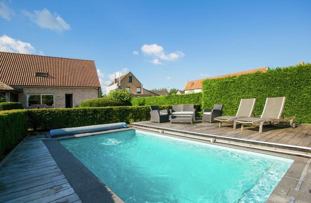 Classy Holiday Home in Aartrijke with Private Swimming Pool