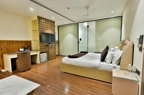 Clay Inn Hotels, Paschim Vihar