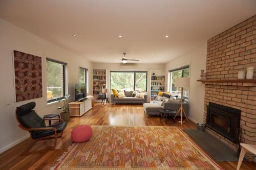 Claystone - walking distance to the beach