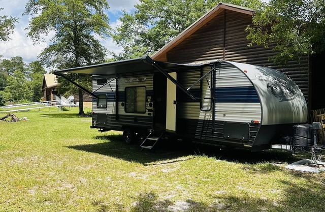 Clean 30’ Travel Trailer on a small 5 acre farm. Bring the kids, room for 7!