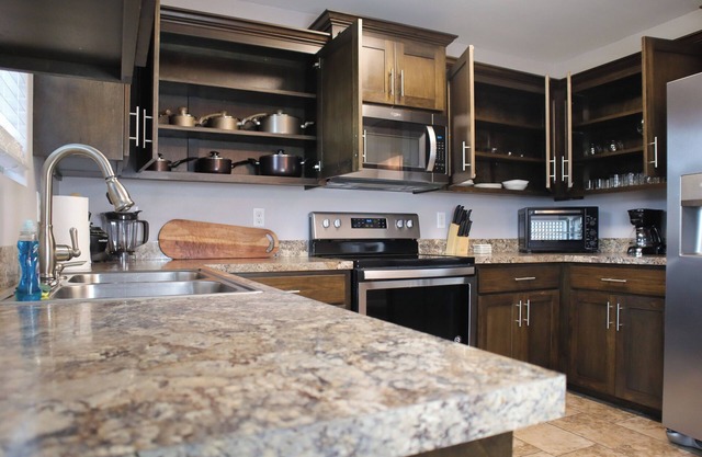 Clean! 5Bed home. Centrally located. Privacy
