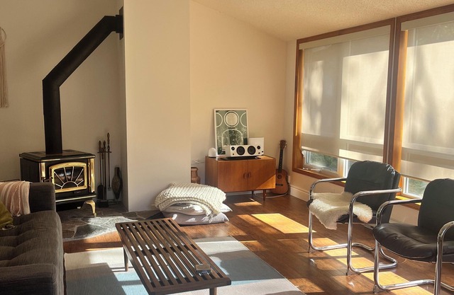 clean all seasons cottage & pet friendly close to beaches