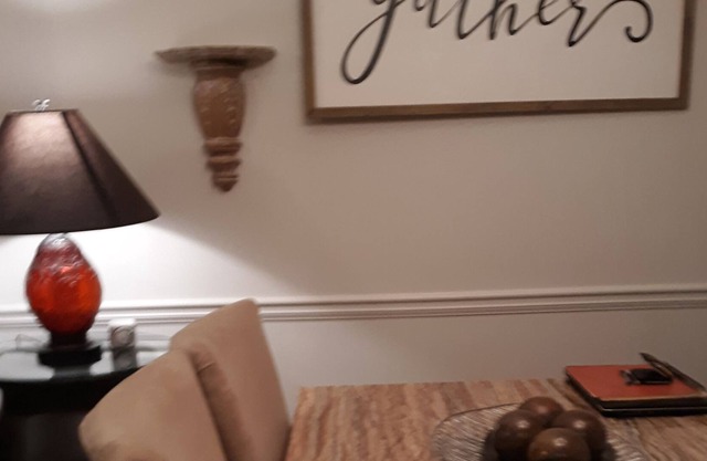Limpio y una casa adosada bien cuidada de 3 dormitorios 2. 5 baños en un excelente vecindario