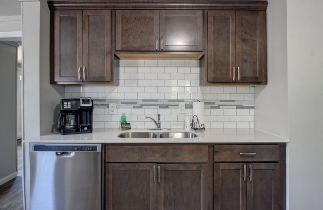 Clean and Comfortable Ranch near 80/94/65 Refinery