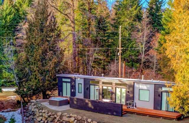 Clean and Comfortable Cabin at White Pass, Mt. Rainier: Views, Hot Tub