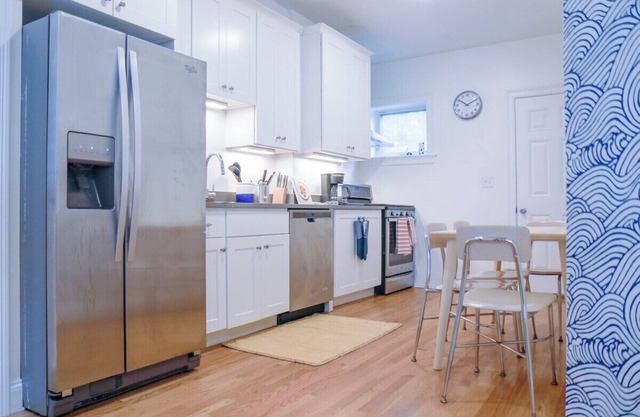 Clean and Comfy Private Room in Shared Apt