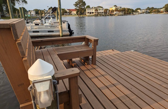 Clean and inviting Canal Front Cottage