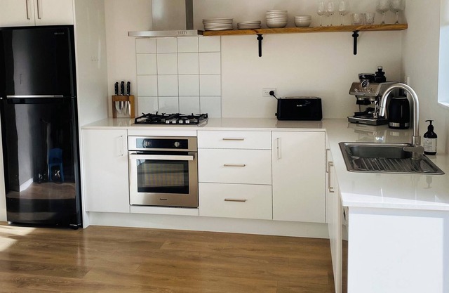 Clean and Tidy 2 Bedroom Townhouse With Playroom. Perfect for Families