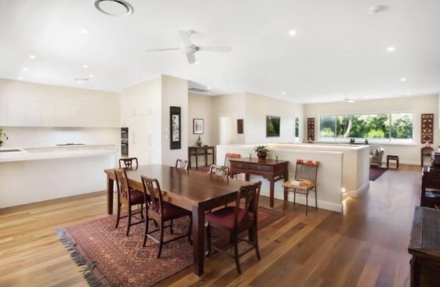 Clean Boutique house close to the beach with three bedrooms and a study