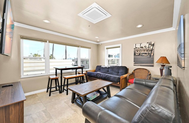 Clean Budget Friendly Apartment Steps from Beach