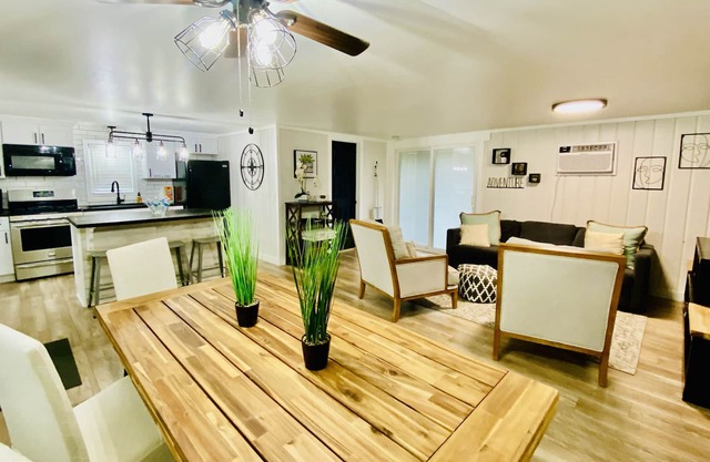 Clean, Comfortable & Convenient Cabin, Close to ORV Trails, Beach & Restaurants