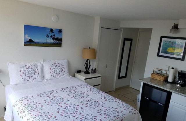 Limpio, cómodo y acogedor condominio Waikiki para dos!