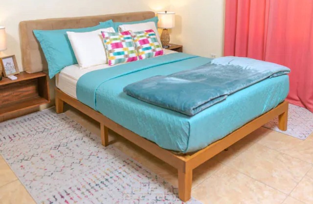 Clean & comfy spacious-1 Bdrm condo w/free fast WIFI & 5 mins to beach
