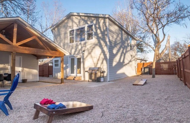 Clean Fort Worth 4bed/3bath house close to it all!