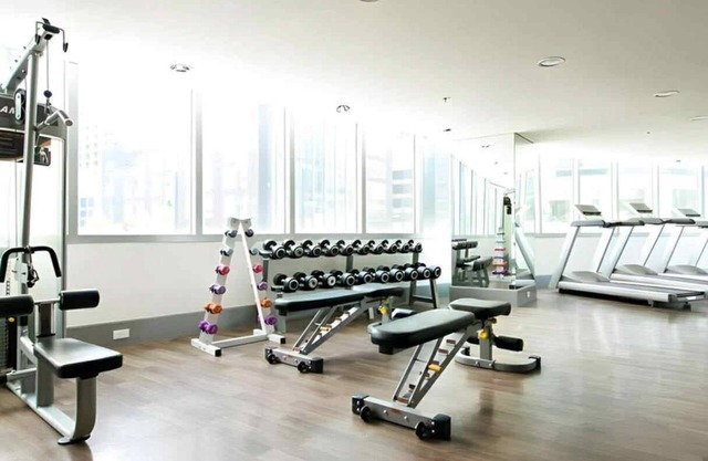 CLEAN Hotel Vibe with Golf View Loft at the HEART of BGC
