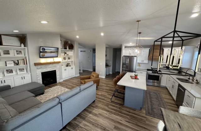 Clean House w/ Firepit + Car Rental/airport shuttle available upon request