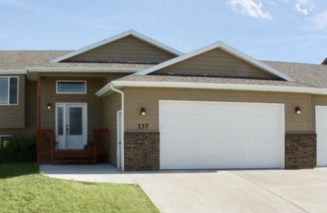 Clean/Modern Home. Safe neighborhood, centrally located to recreation and work!