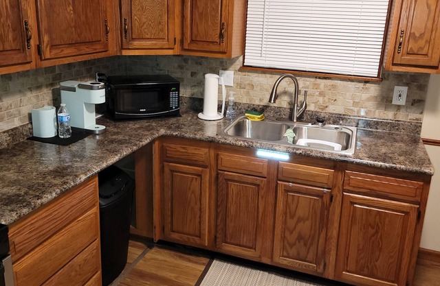 "CLEAN" Newly Remodeled Cozy Get Away