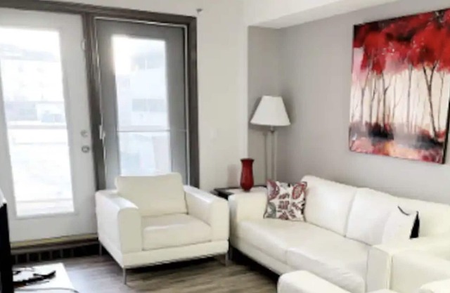 Clean, Quiet Downtown Condo (Close To Keyano)