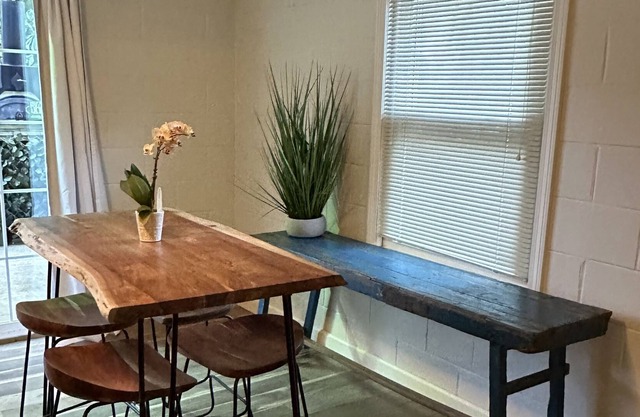 Clean, relaxing, cozy studio near the heart of Greenville, SC.